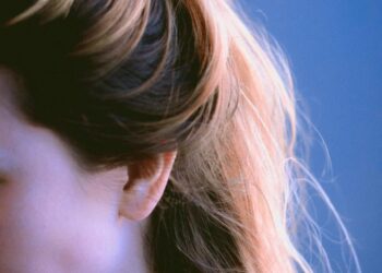 12χρονη έσβησε τσιγάρο στο στήθος συμμαθήτριας – Τι λέει η μητέρα του θύματος (video)