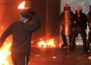 Επεισόδια στου Ζωγράφου – Φωτιές έξω από τη φοιτητική εστία στα Ιλίσια