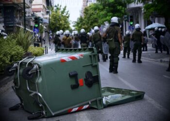 Πεδίο μάχης το κέντρο της Λάρισας – Σοβαρά επεισόδια κατά την Πανθεσσαλική πορεία διαμαρτυρίας[video]
