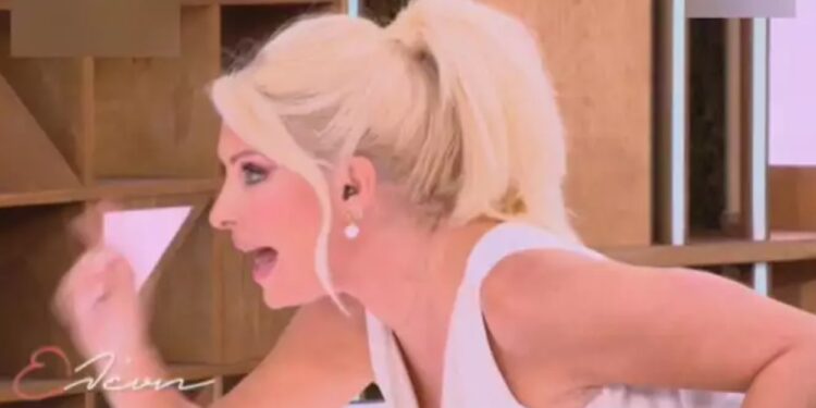 Ελένη Μενεγάκη: Σοκ με πρωτοφανή αιφνιδιασμό στον αέρα – Στήλη άλατος ο Ουγγαρέζος[video]