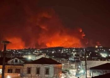 Μάχη για 14η ημέρα στον Έβρο: Περικυκλωμένο από τις φλόγες το Σουφλί – Δραματικές ώρες