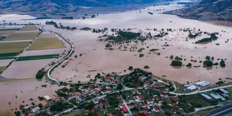 Alldaynews.gr Μαρτυρίες πυροσβεστών από τη Θεσσαλία: «Την ώρα που ήμουν στο Κέντρο Επιχειρήσεων, έβλεπα το σπίτι του παππού να κατεδαφίζεται»