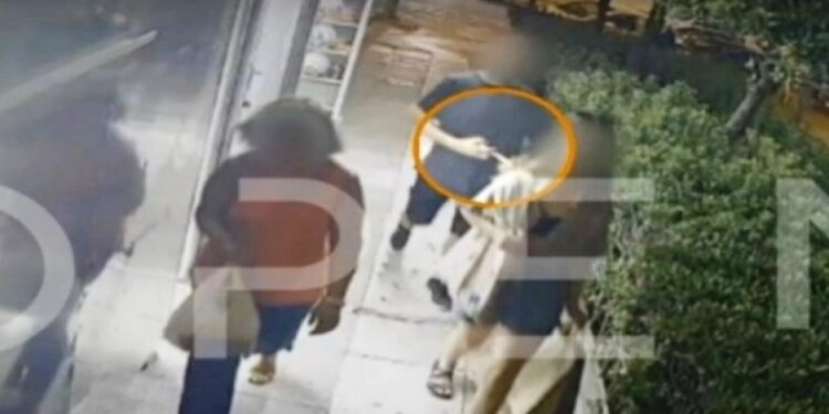 Alldaynews.gr Σοκ στην Καισαριανή: Κοπέλα δέχεται επίθεση από άντρα με σύριγγα που περιείχε λευκό υγρό – Την τρύπησε στο πόδι (video)