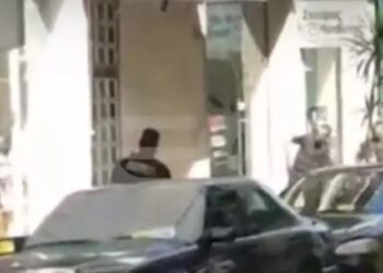 Alldaynews.gr Πειραιάς: «Πριν από δυο μήνες είχε ξαπλώσει στη μέση του πάρκινγκ, τον ενοχλούσε μέχρι και ο κομμωτής της γειτονιάς» (video)