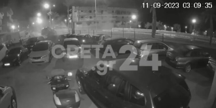 Alldaynews.gr ΙΧ καρφώνεται με ιλιγγιώδη ταχύτητα σε μάντρα αυτοκινήτων – Δείτε το Βίντεο ντοκουμέντο