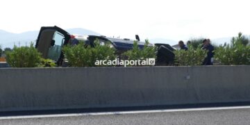 Alldaynews.gr Τραγωδία με μία νεκpή και έναν τραυματία σε τροχαίο: Έχασε τον έλεγχο και καρφώθηκε στο διαχωριστικό (φωτο, video)