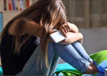 Φρίκη στην Κυλλήνη: «Ο ένας μου κρατούσε τα χέρια και ο άλλος με βίαζε» καταγγέλλει η 28χρονη