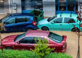 Κακοκαιρία Daniel: Εγκλωβισμένοι στο Βόλο μαθητές από τα Τρίκαλα που θα έδιναν εξετάσεις (video)