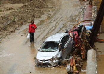 Νέο μήνυμα από το 112 στον Βόλο – Μεγάλες οι καταστροφές στην πόλη, σε ισχύ η απαγόρευση κυκλοφορίας