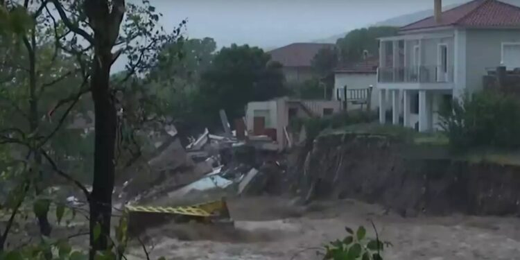 Alldaynews.gr Κακοκαιρία Daniel – Μαγνησία: Εκκενώνεται το γηροκομείο Βόλου – Κατέρρευσε πτέρυγα (video)