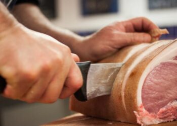 Χειροπέδες σε κρεοπώλη Σούπερ Μάρκετ – Τον έπιασαν να κλέβει κρέας!