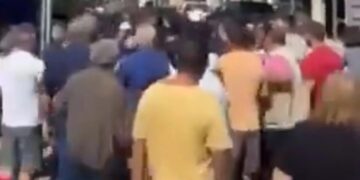 Alldaynews.gr Βίντεο ντοκουμέντο από την επίθεση στον Περιφερειάρχη Θεσσαλίας, Κώστα Αγοραστό: «Καλά του κάνετε, έτσι θέλει»