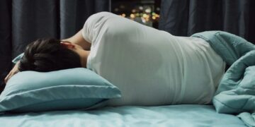 Alldaynews.gr 10 τύποι καρκίνου εμφανίζουν αυτό το σύμπτωμα στα σεντόνια σας κάθε πρωί