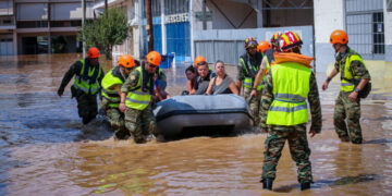 Alldaynews.gr ΕΚΤΑΚΤΟ: Ανετράπησαν σωστικές λέμβοι – Επιχείρηση διάσωσης 7 ατόμων