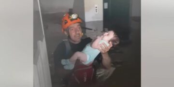 Alldaynews.gr Βάρκιζα: Ανήλικοι επιχείρησαν να βάλουν φωτιά (video)