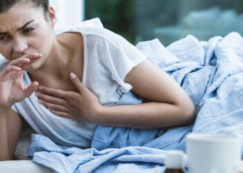 Καρκίνος του πνεύμονα: 4 συμπτώματα που μπορεί να εμφανιστούν το πρωί και δεν πρέπει να αγνοήσετε