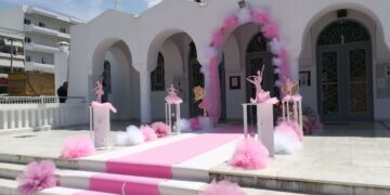 Alldaynews.gr «Φύγε, δεν θα κάνεις τσίρκο την εκκλησία μου» – Άγριος καβγάς ιερέα με νονούς για τον στολισμό