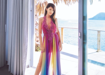 Alldaynews.gr Εμφανίστηκε 12 χρόνια μετά: Έτσι είναι στα 74 ο αγρότης Πάνος Μιχαλόπουλος, άκρως γυμνασμένος με άσπρα μαλλιά