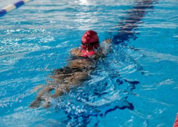 Ηράκλειο: Άνδρας κοιτούσε την προπόνηση παιδιών σε κολυμβητήριο και aυνανιζόταν