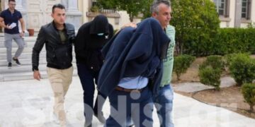 Alldaynews.gr Μυτιλήνη: Προφυλακιστέοι ο τραυματιοφορέας και ο ιδιοκτήτης του γραφείου τελετών που έστησαν «μαγαζί» στο νοσοκομείο