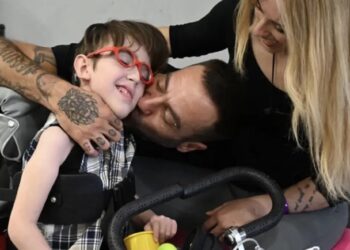 Μαραθώνιος αγάπης με τατουάζ για τον 6χρονο Άγγελο – Προσβλήθηκε από μηνιγγίτιδα και έχει κάνει 36 χειρουργεία