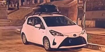 Το ”Τερμάτισε” ο τύπος! Πάρκαρε πάνω στην πλατεία Συντάγματος![video]