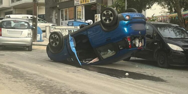 Alldaynews.gr Θεσσαλονίκη: Αυτοκίνητο «τούμπαρε» μετά από σύγκρουση – Στο νοσοκομείο μία γυναίκα