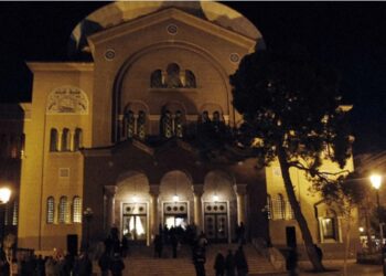 Alldaynews.gr Άγιος Παντελεήμονας: Έπιασαν Σύρο με μαχαίρι και κοράνι σε εκκλησία – Άρχισε να φωνάζει «Allahu Akbar»