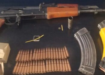 Alldaynews.gr Κυψέλη: Τους σταμάτησαν για έλεγχο και είχαν μαζί τους ένα καλάσνικοφ με 3 γεμιστήρες και 140 φυσίγγια