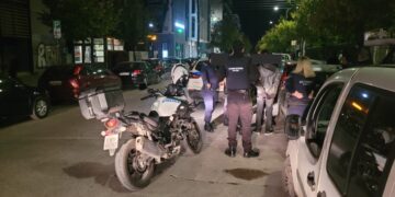Alldaynews.gr Αναστάτωση στο κέντρο της Λάρισας: Νεαρός κυκλοφορούσε με ψεύτικο πιστόλι – Προσήχθη από την Αστυνομία