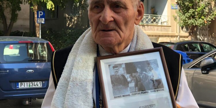 Περήφανος Λαρισαίος ντύθηκε Μακεδονομάχος και πήγε να ψηφίσει – Η ιστορία που διηγήθηκε[video]