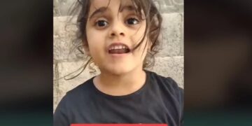 «Η μαμά μας αγκαλιάζει όλους, τρέμει το σπίτι»-Η συγκλονιστική περιγραφή 5χρονου κοριτσιού για τους βομβαρδισμούς στη Γάζα