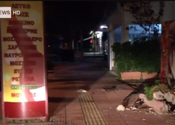 Τροχαίο με Νεκρό έναν 28χρονο στην Ηλιούπολη: Μηχανή πήρε «σβάρνα» κάδο, δέντρο, βαρέλι και κράσπεδο[video]