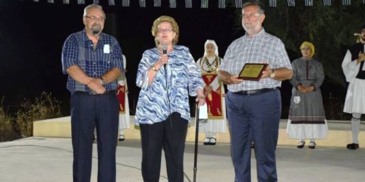 Alldaynews.gr Θρήνος στην τοπική κοινωνία: Ζευγάρι βρέθηκε νεκρό αγκαλιά μέσα στο σπίτι του-Είχαν βραβευθεί πέρυσι για την προσφορά τους