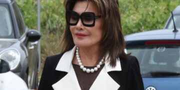 Alldaynews.gr Στο ”σφυρί” η θρυλική λιμουζίνα που είχε η Γιάννα Αγγελοπούλου Δασκαλάκη – Με δερμάτινα καθίσματα, ιδιαίτερο σαλόνι και συσκευή φαξ στο εσωτερικό του