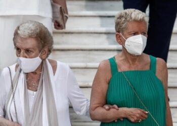 Η μητέρα της Ακρίτα, Σύλβα, απάντησε στον Μπέο: «Είμαι εδώ με τον Άγιο Πέτρο και σας υποδεχόμαστε αν συμφωνεί ο Υψιστος»