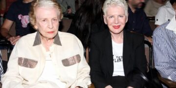 Alldaynews.gr Η μητέρα της Έλενα Ακρίτα: «Καλή ψυχή Αχιλλέα Μπέο. Είμαι εδώ στην πύλη με τον Άγιο Πέτρο και σας υποδεχόμαστε, αν συμφωνεί και ο ύψιστος»