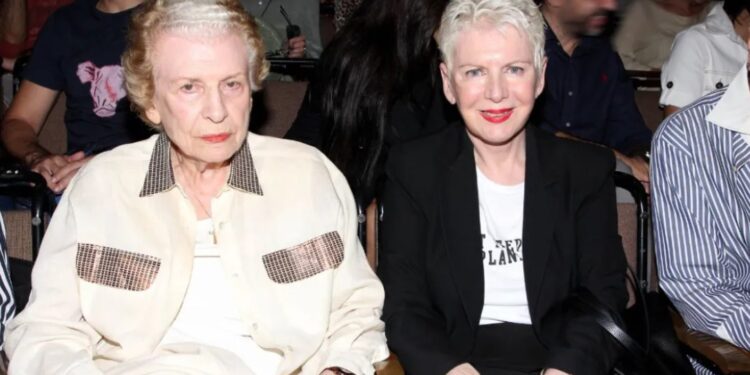 Alldaynews.gr Η μητέρα της Έλενα Ακρίτα: «Καλή ψυχή Αχιλλέα Μπέο. Είμαι εδώ στην πύλη με τον Άγιο Πέτρο και σας υποδεχόμαστε, αν συμφωνεί και ο ύψιστος»