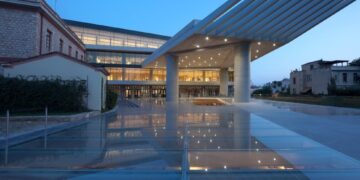 Alldaynews.gr Όλη η αλήθεια για το περιστατικό με τον άνδρα που αφόδευσε μέσα στο Μουσείο της Ακρόπολης