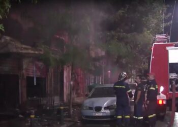 Alldaynews.gr Καταστράφηκε ολοσχερώς από φωτιά κατάστημα ηλεκτρικών ειδών στον Άγιο Παντελεήμονα