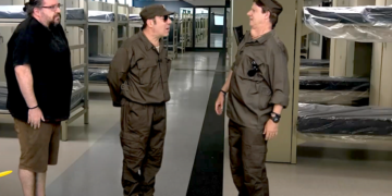 Alldaynews.gr Ο λοχαγός δεν αστειεύεται: Η πρώτη μέρα του Στέφανου Κασσελάκη στον στρατό (video)