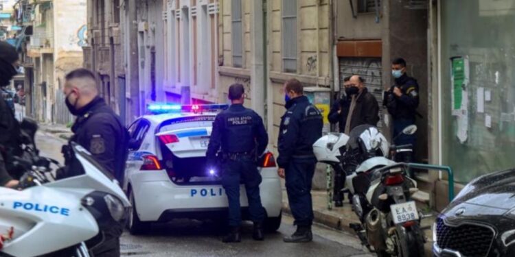 Alldaynews.gr Σοκάρουν οι λεπτομέρειες για την άγρια δολοφονία: Γείτονας σκότωσε πατέρα 3 παιδιών