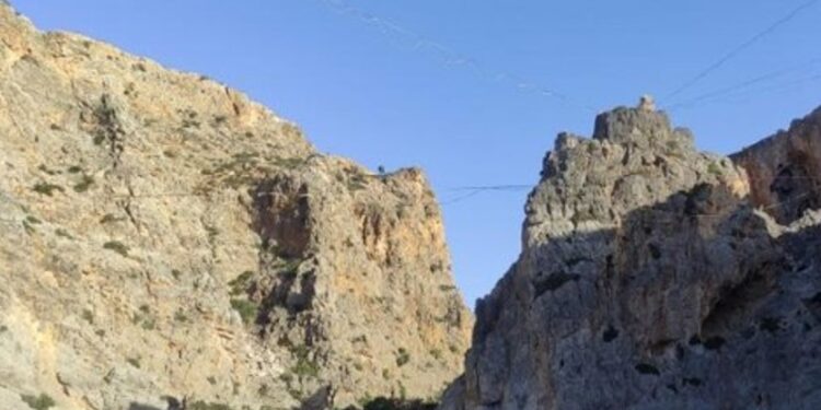 Τραγωδία στην Κρήτη: Νεκρός 38χρονος που έκανε εξτρίμ σπορ στα βράχια-Έπεσε από μεγάλο ύψος[Φωτογραφίες]