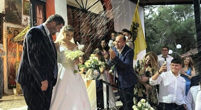 Alldaynews.gr Σενάριο από ταινία – Γνωρίστηκαν στον Ιανό, Δεν παντρεύτηκαν λόγω Daniel και πήγαν εκκλησία μετά τον …Elias