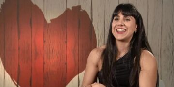 Alldaynews.gr Επικό ραντεβού στην εκπομπή First Dates με θεωρίες συνομωσίας: «Η Γη είναι επίπεδη και η κυβέρνηση μάς ελέγχει»