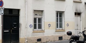 Alldaynews.gr Σοκ στη Γαλλία: Γέμισαν με Άστρα του Δαβίδ σπίτια και επιχειρήσεις Εβραίων (φωτο)