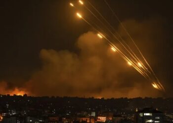 Βίντεο σοκ από το Ισραήλ: Απόκρουση ρουκετών μπροστά στην κάμερα της ΕΡΤ – «Τρέξτε, τρέξτε»