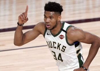 Τίναξε την «μπάνκα» στον αέρα ο Αντετοκούνμπο: To ΝΕΟ συμβόλαιο που υπέγραψε με τους Μιλγουόκι Μπακς ζαλίζει