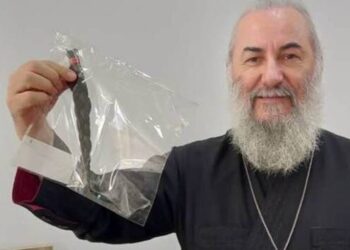 Alldaynews.gr Θεσσαλός ιερέας έκοψε τα μαλλιά του και τα δώρισε για καλό σκοπό