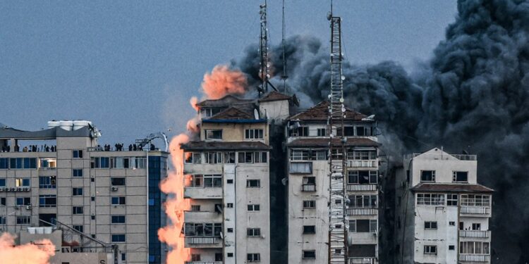 Alldaynews.gr Σοκαριστικό βίντεο: Η στιγμή που διαλύονται τα κτήρια του «Πύργου της Παλαιστίνης»